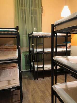 Хостел Виктория Москва Спальное место на двухъярусной кровати в общем номере для мужчин и женщин-3